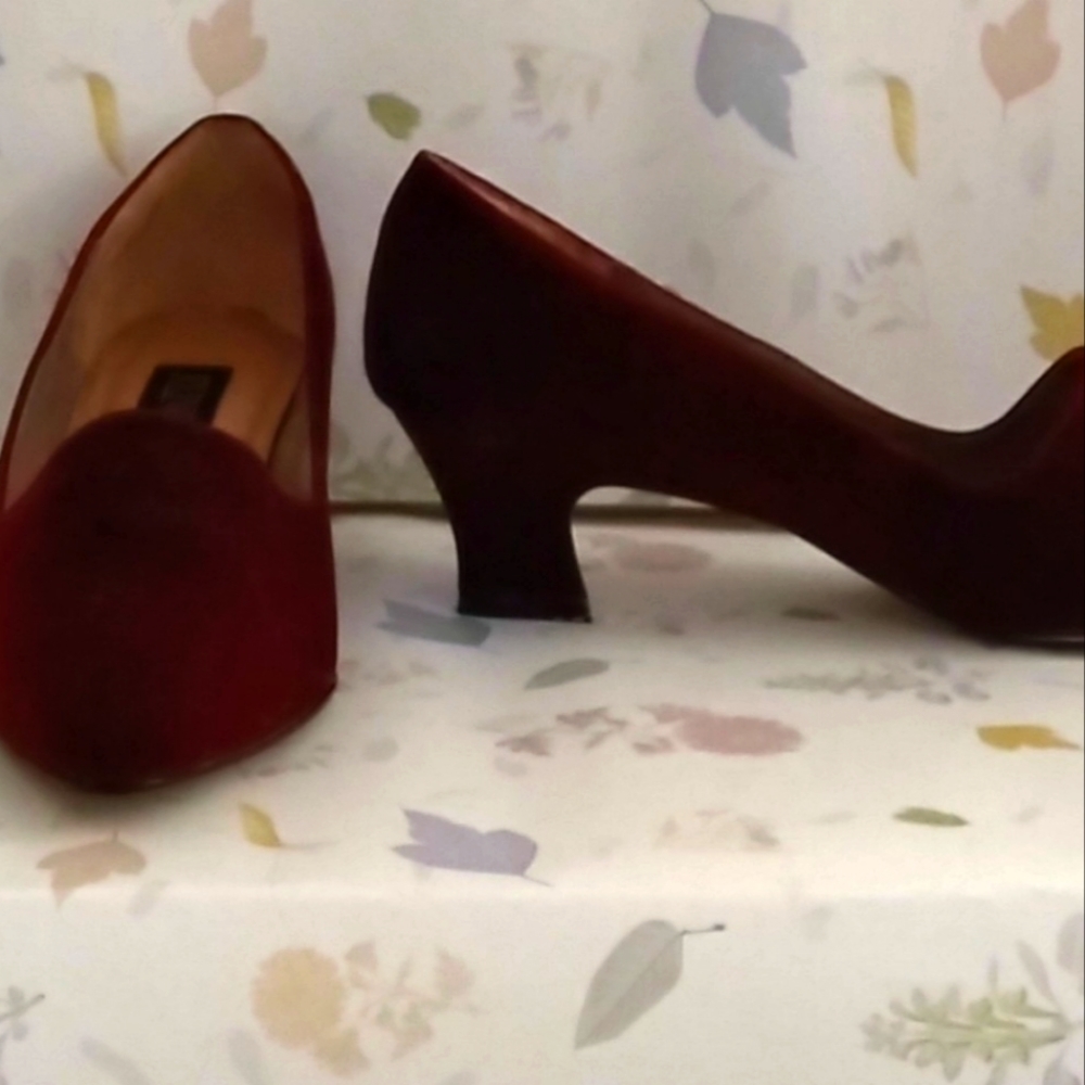 Women's shoes